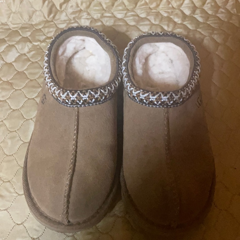 Kids ugg slippers